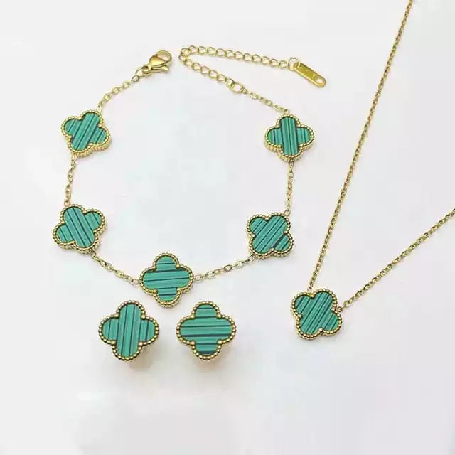 Clover locket set with bracelet Secondary image