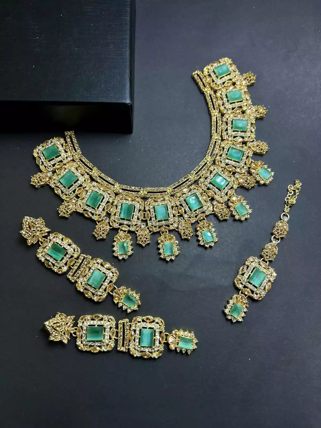 Zircon AD necklace set with teeka