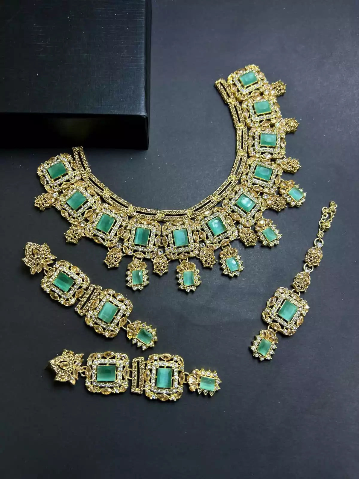 Zircon AD necklace set with teeka