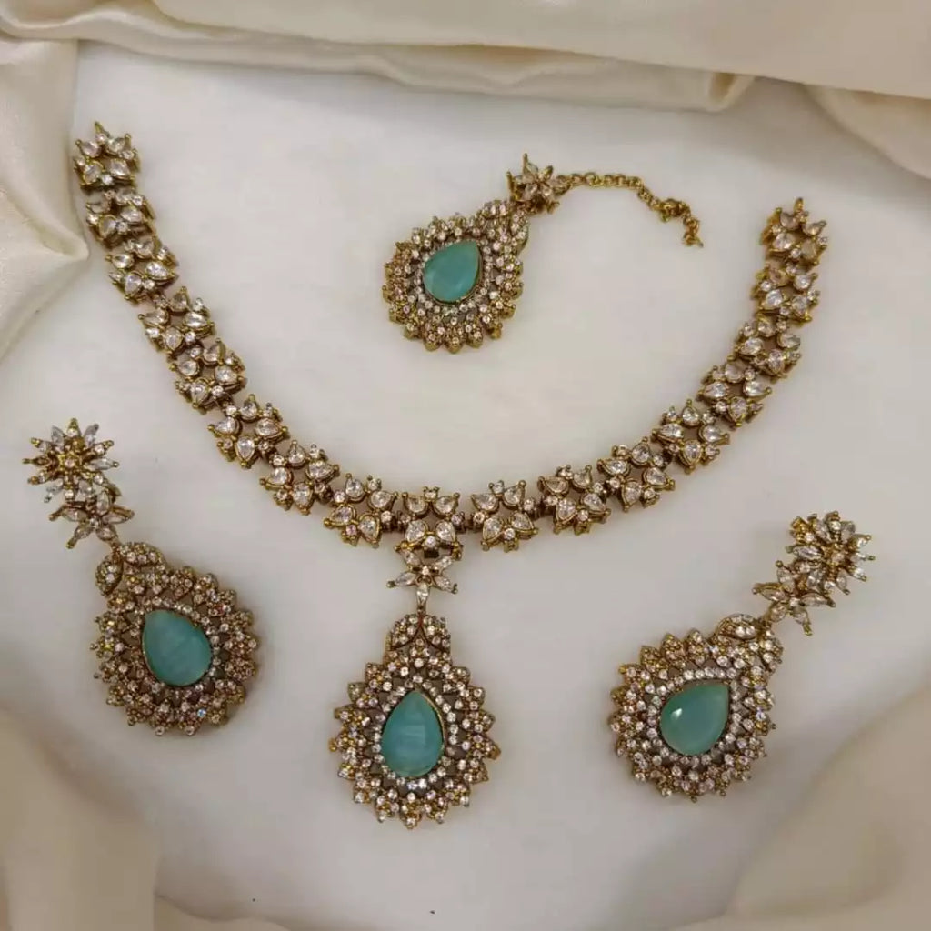 Zircon necklace set with teeka
