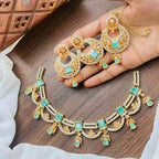 Zircon necklace set with teeka