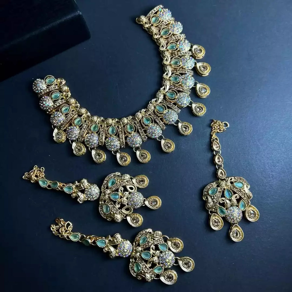 Zircon necklace set with teeka
