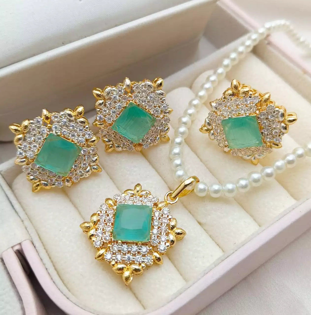 Zirconia pendant set with ring