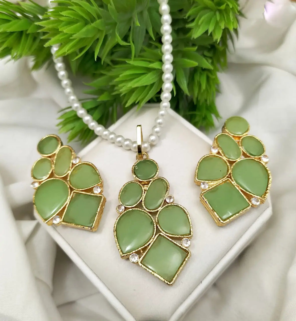 Egyptian pendant set