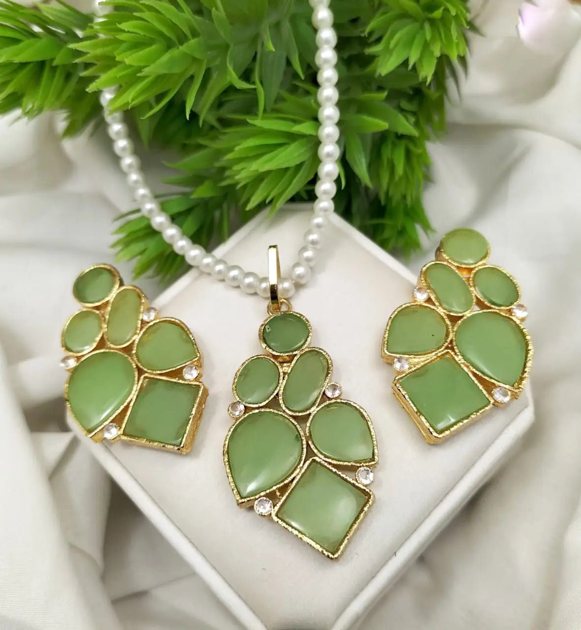 Egyptian pendant set