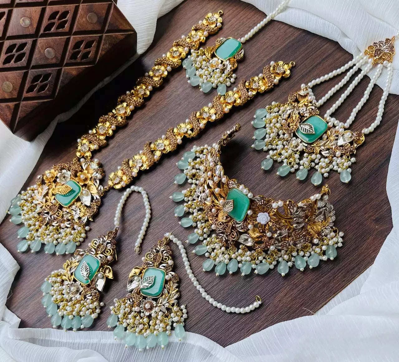 Handmade bridal set Secondary image