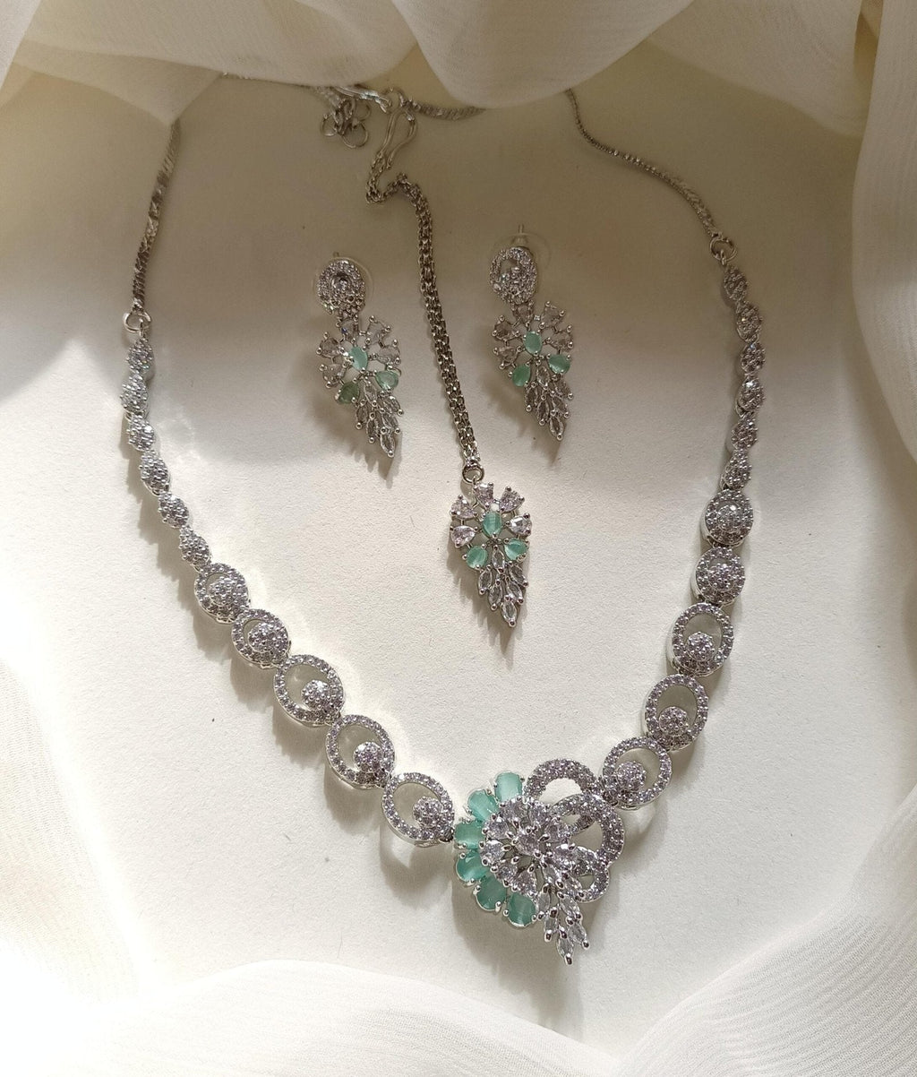 Indian necklace set with teeka