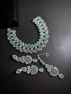 Zircon necklace set with teeka
