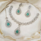 Zircon necklace set with teeka