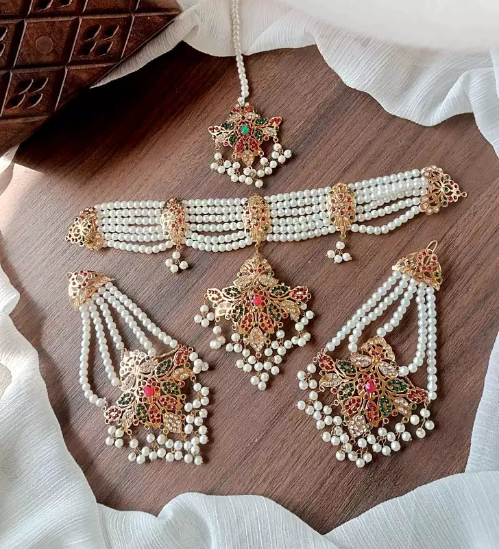 Hyderabadi choker set with big size earrings Main image