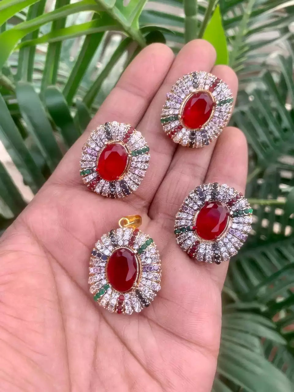 Zircon pendant set with ring