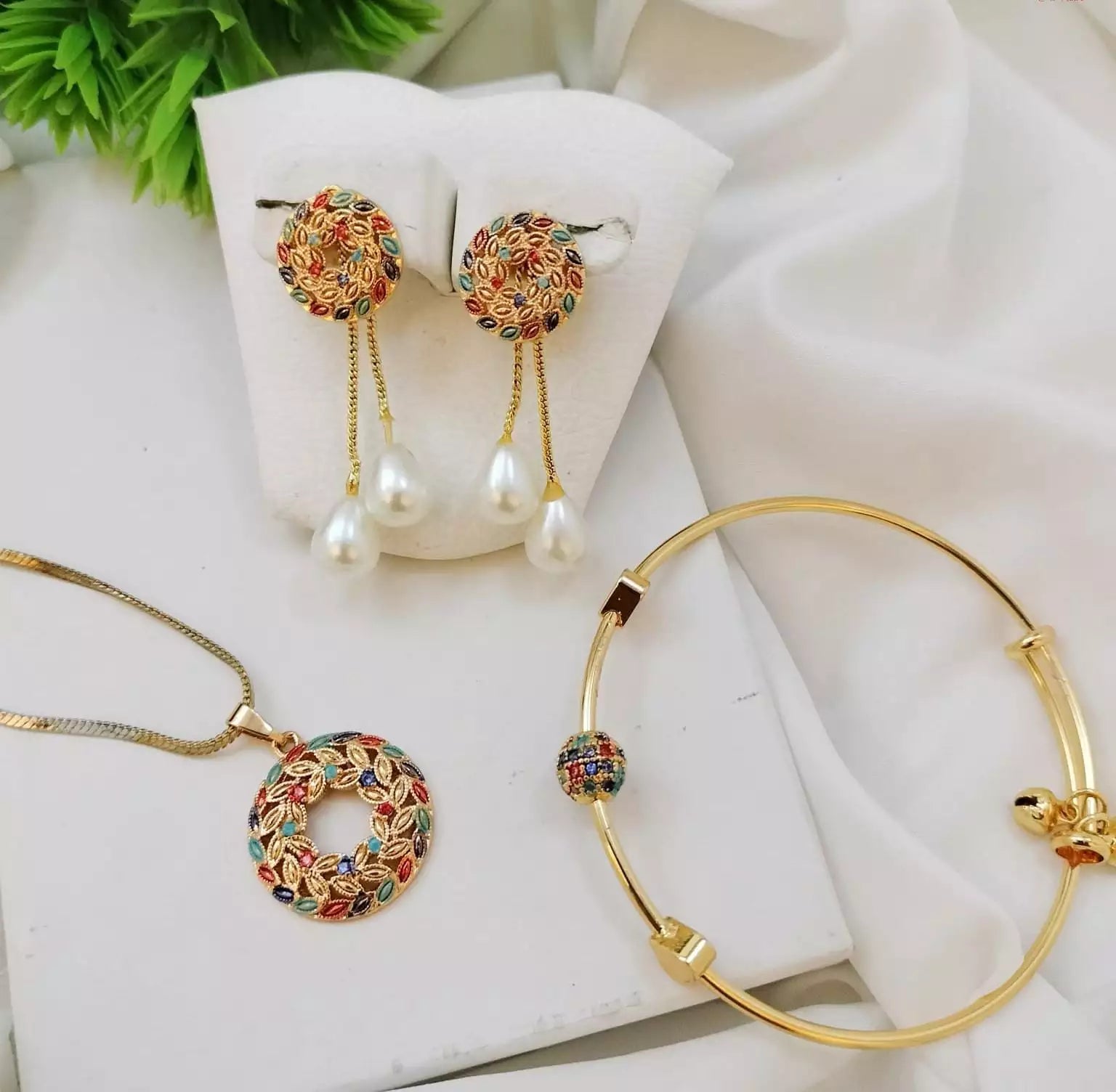 Gold plated pendant set-019