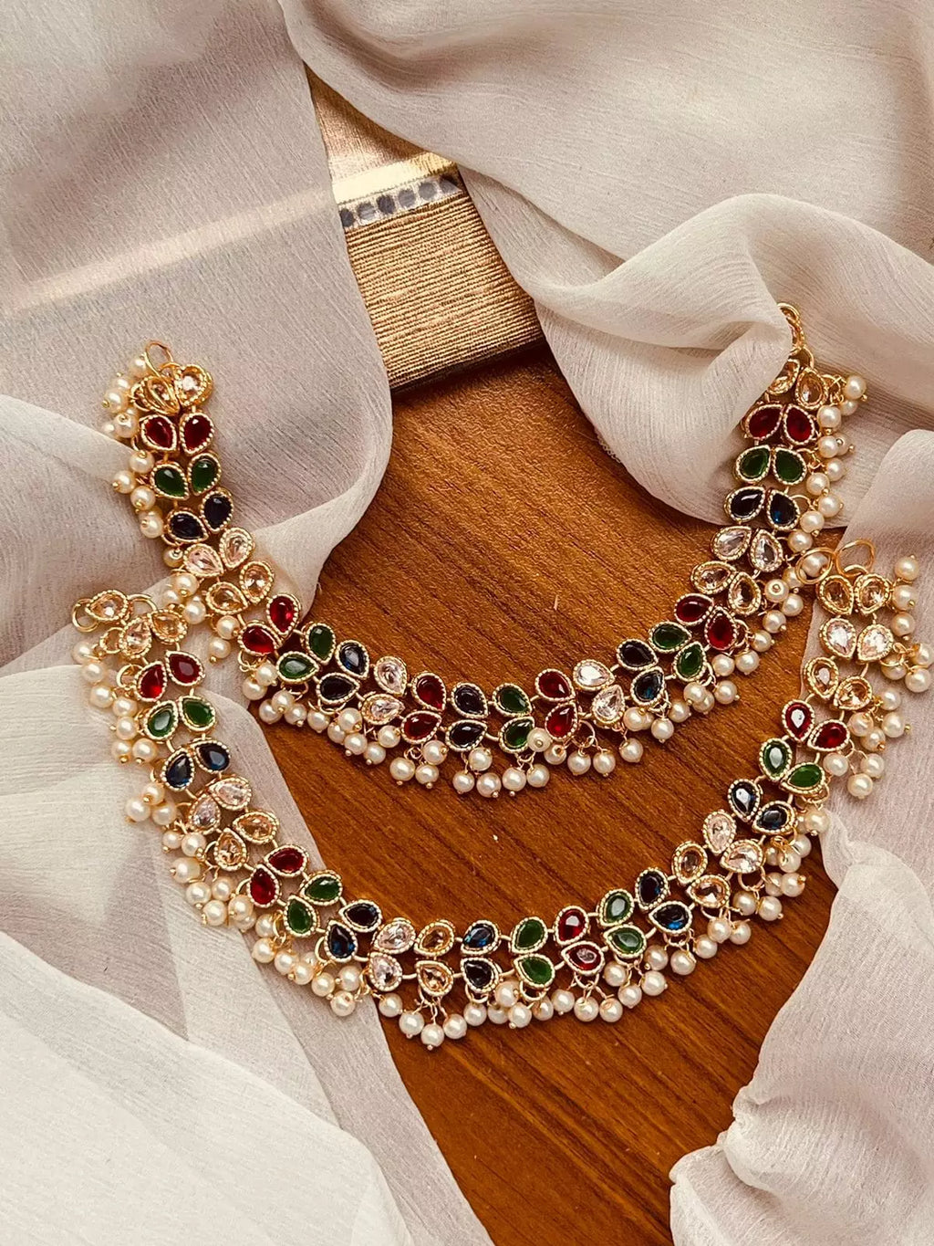 Elegant anklet pair