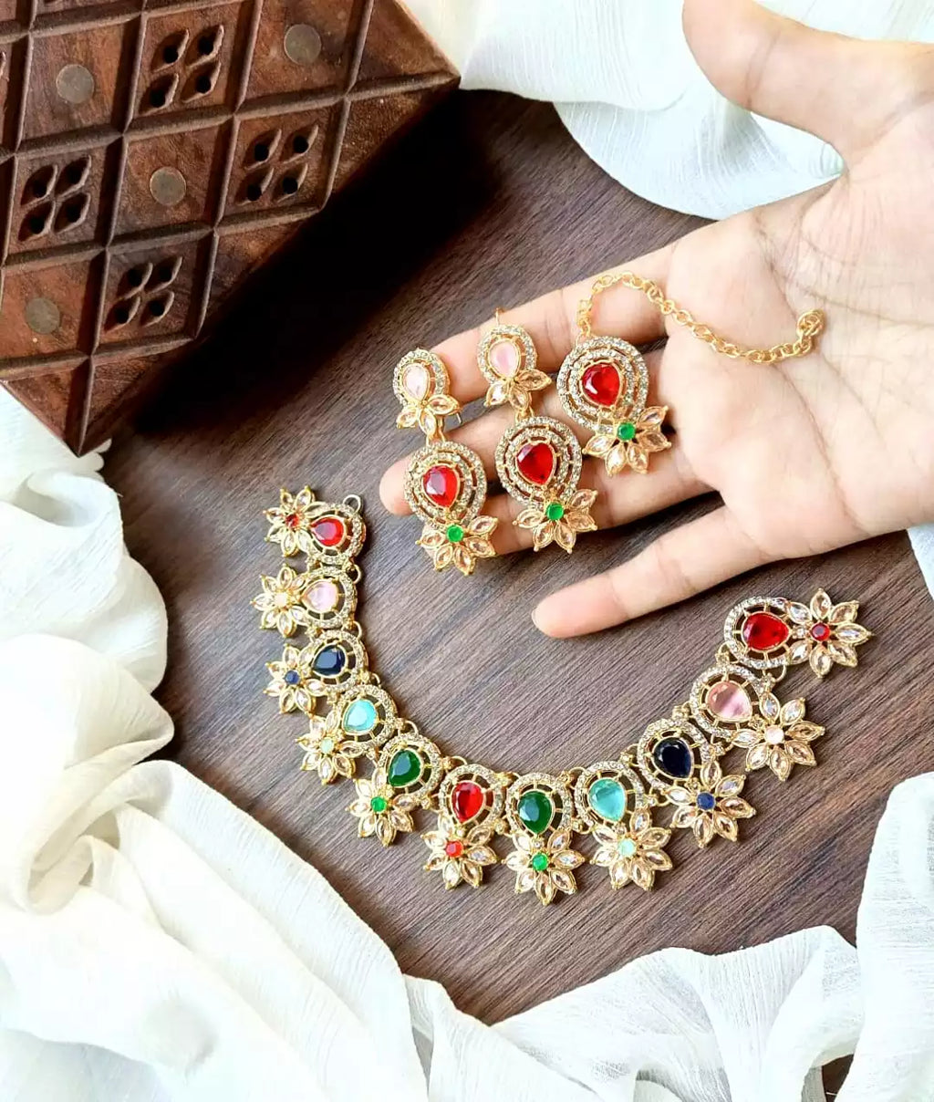 Zircon necklace set with teeka