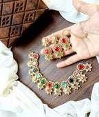 Zircon necklace set with teeka