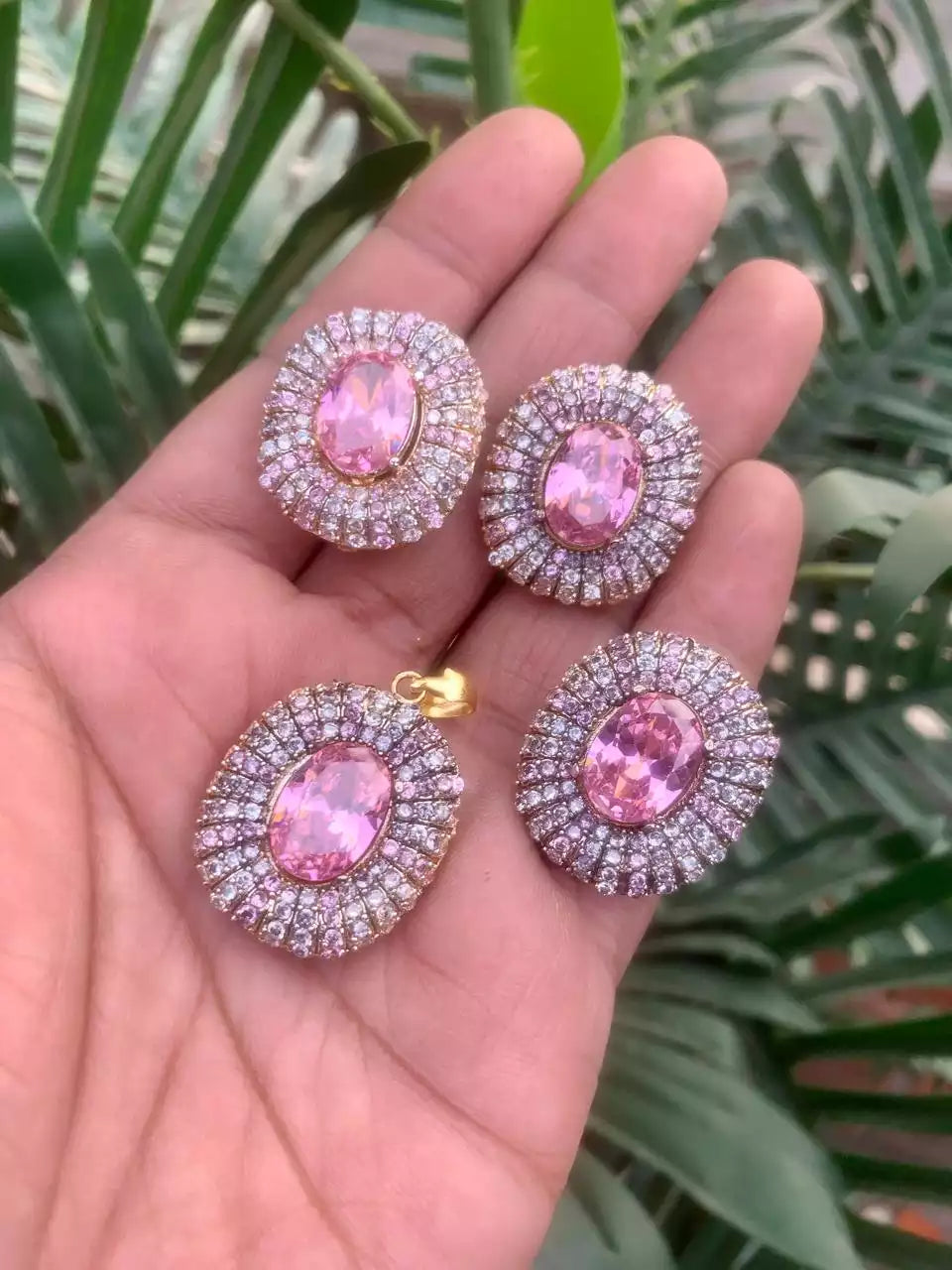 Zircon pendant set with ring