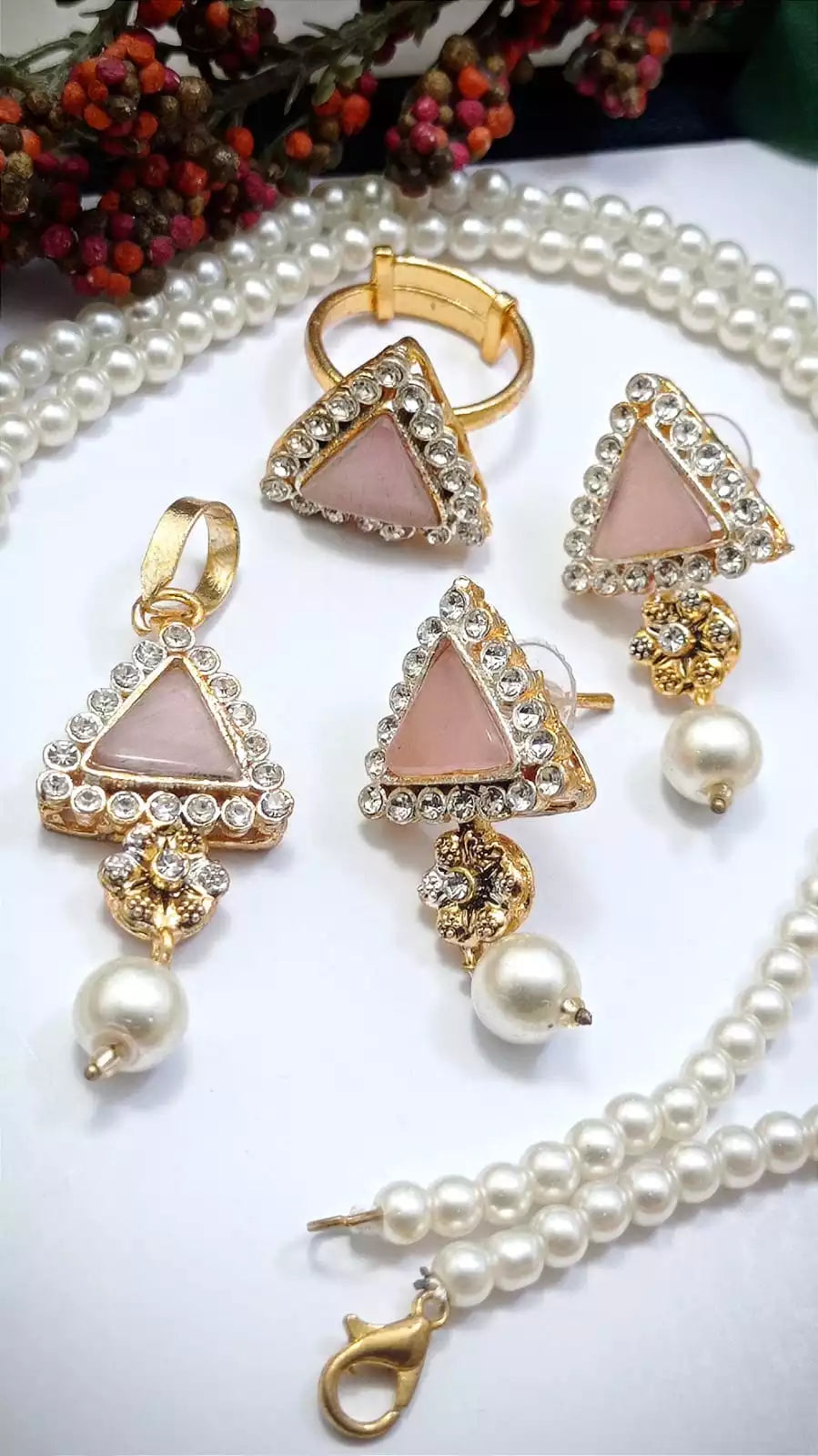 Egyptian locket set with maala