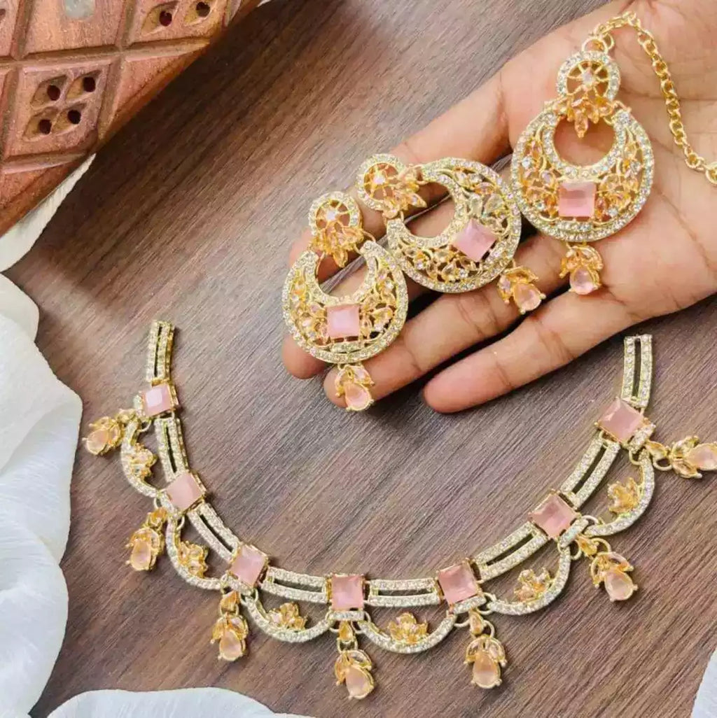 Zircon necklace set with teeka