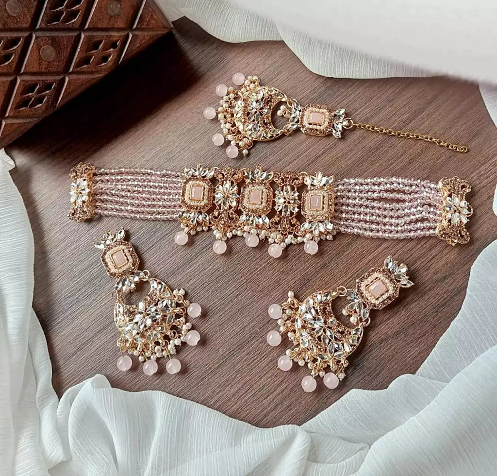 Kundan choker set with teeka