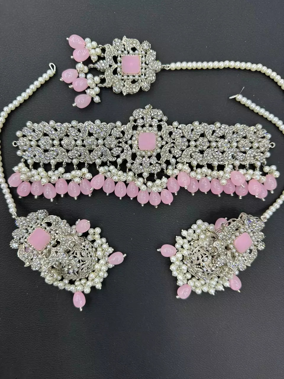 Zircon choker set with teeka