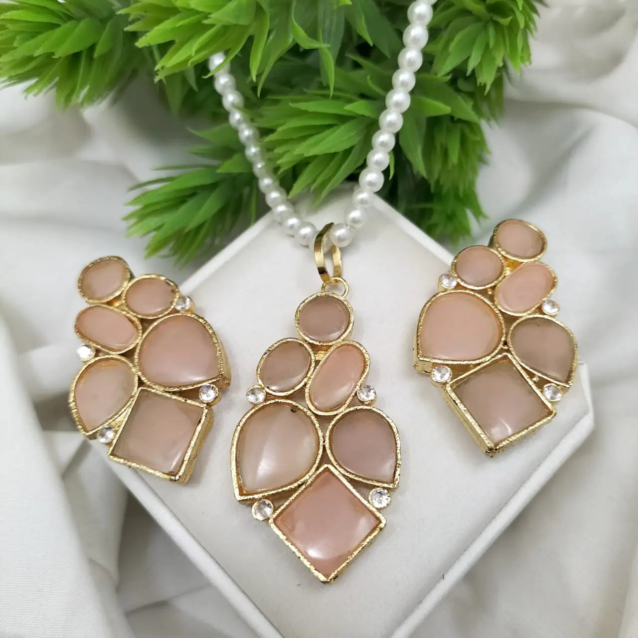 Egyptian pendant set