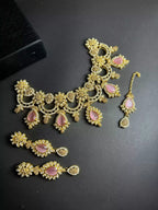 Zircon necklace set with teeka