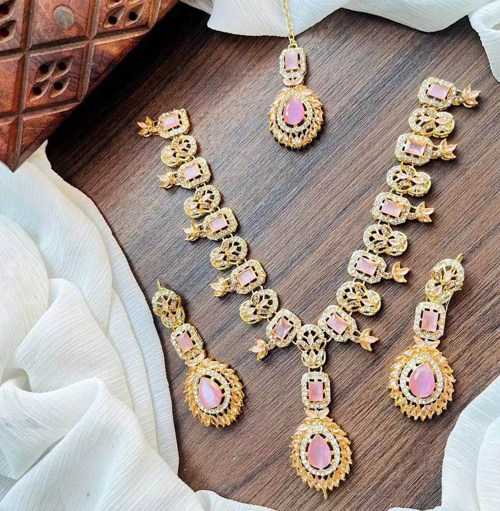 Zircon necklace set with teeka
