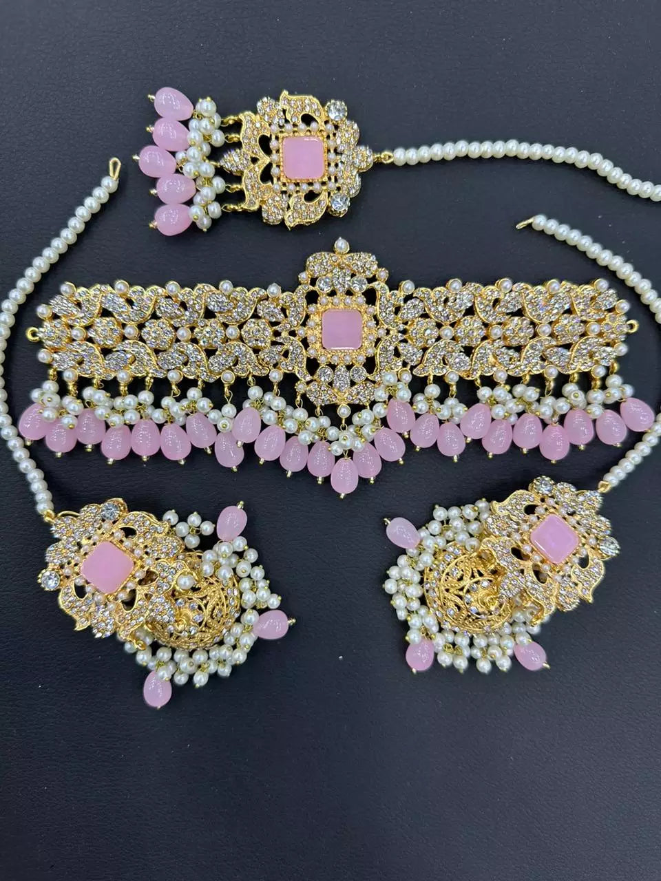 Zircon choker set with teeka