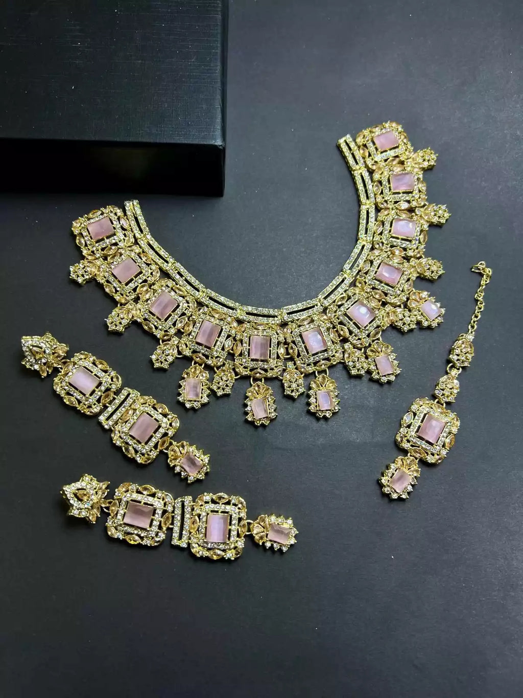 Zircon AD necklace set with teeka
