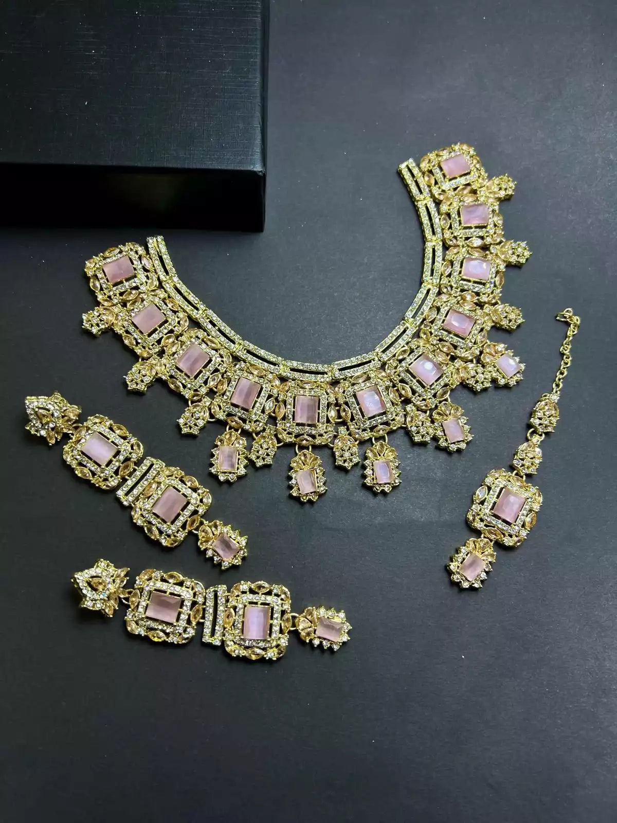 Zircon AD necklace set with teeka