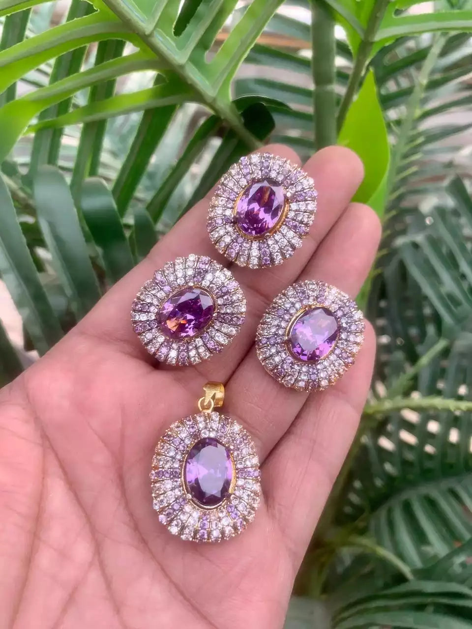 Zircon pendant set with ring