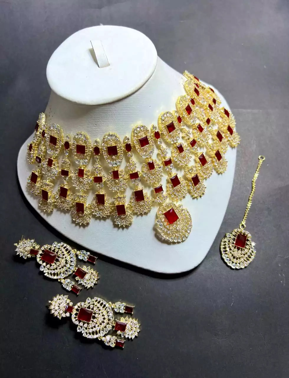 Kiara Advani bridal set with teeka