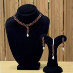 Delicate necklace set with teeka