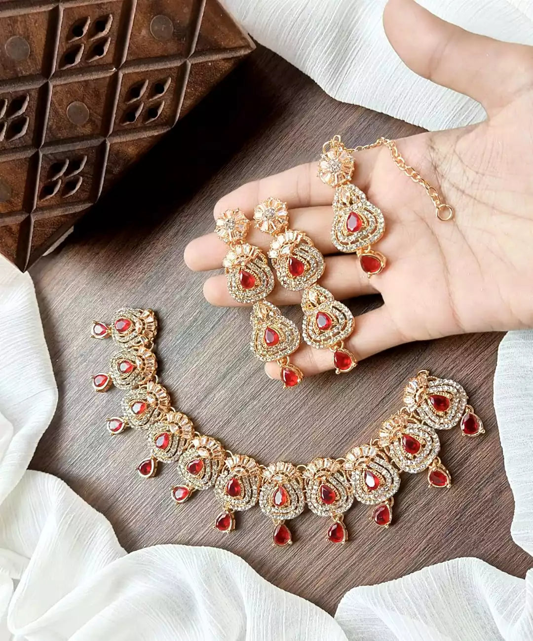 Zircon necklace set with long earrings Main image