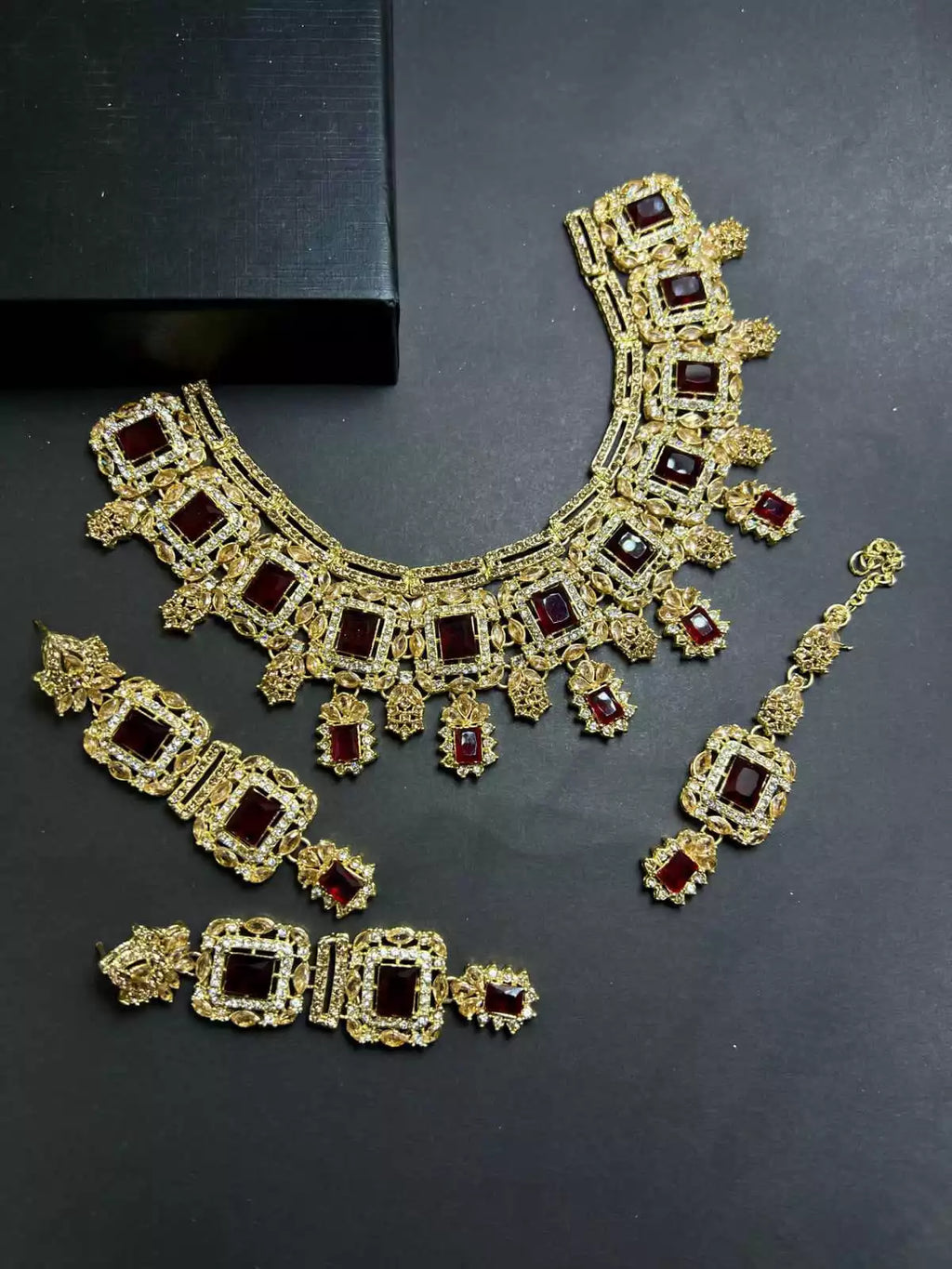 Zircon AD necklace set with teeka