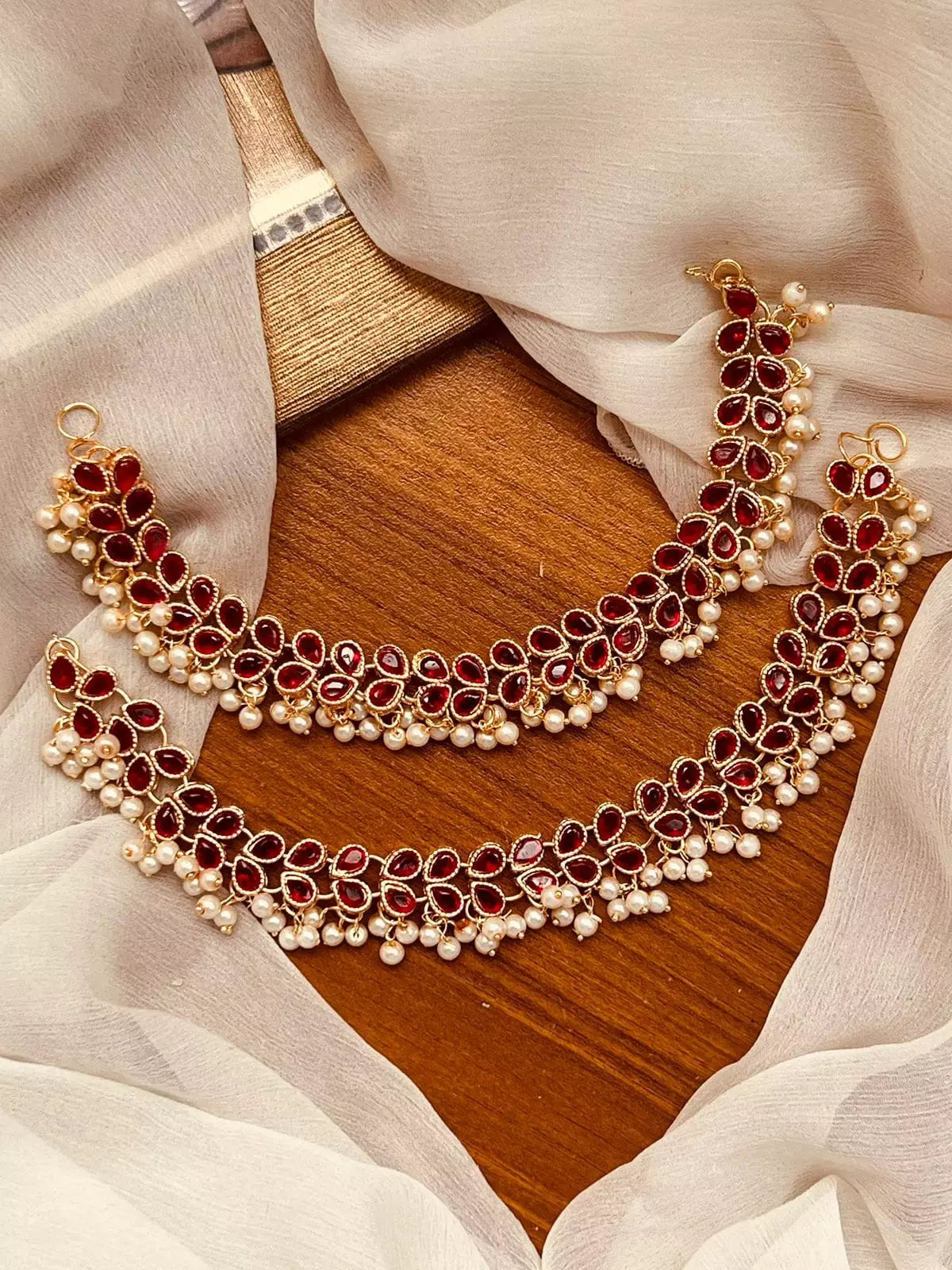 Elegant anklet pair