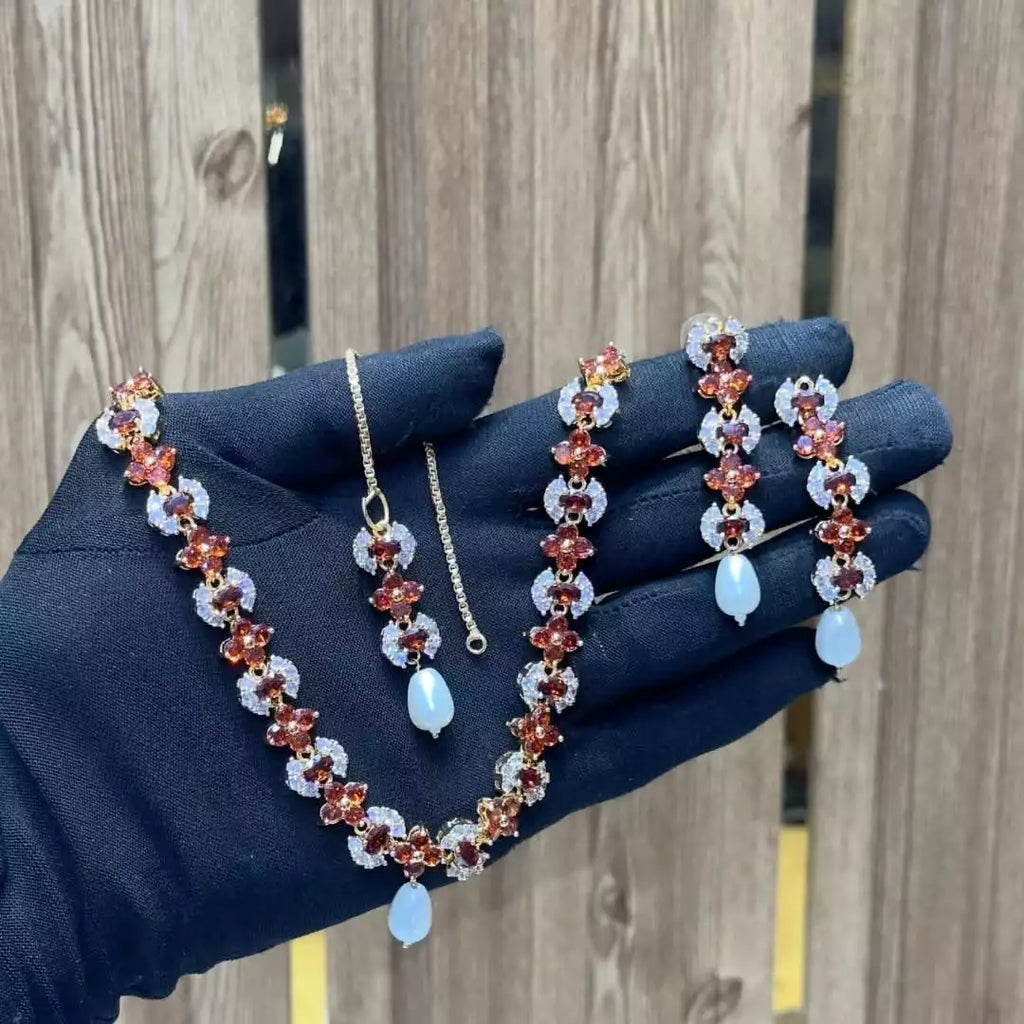 Zircon necklace set with teeka