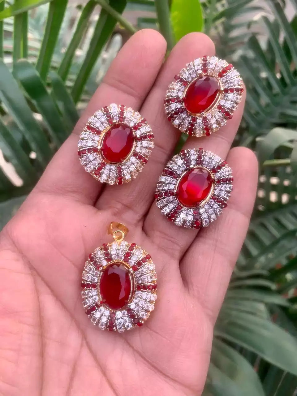 Zircon pendant set with ring