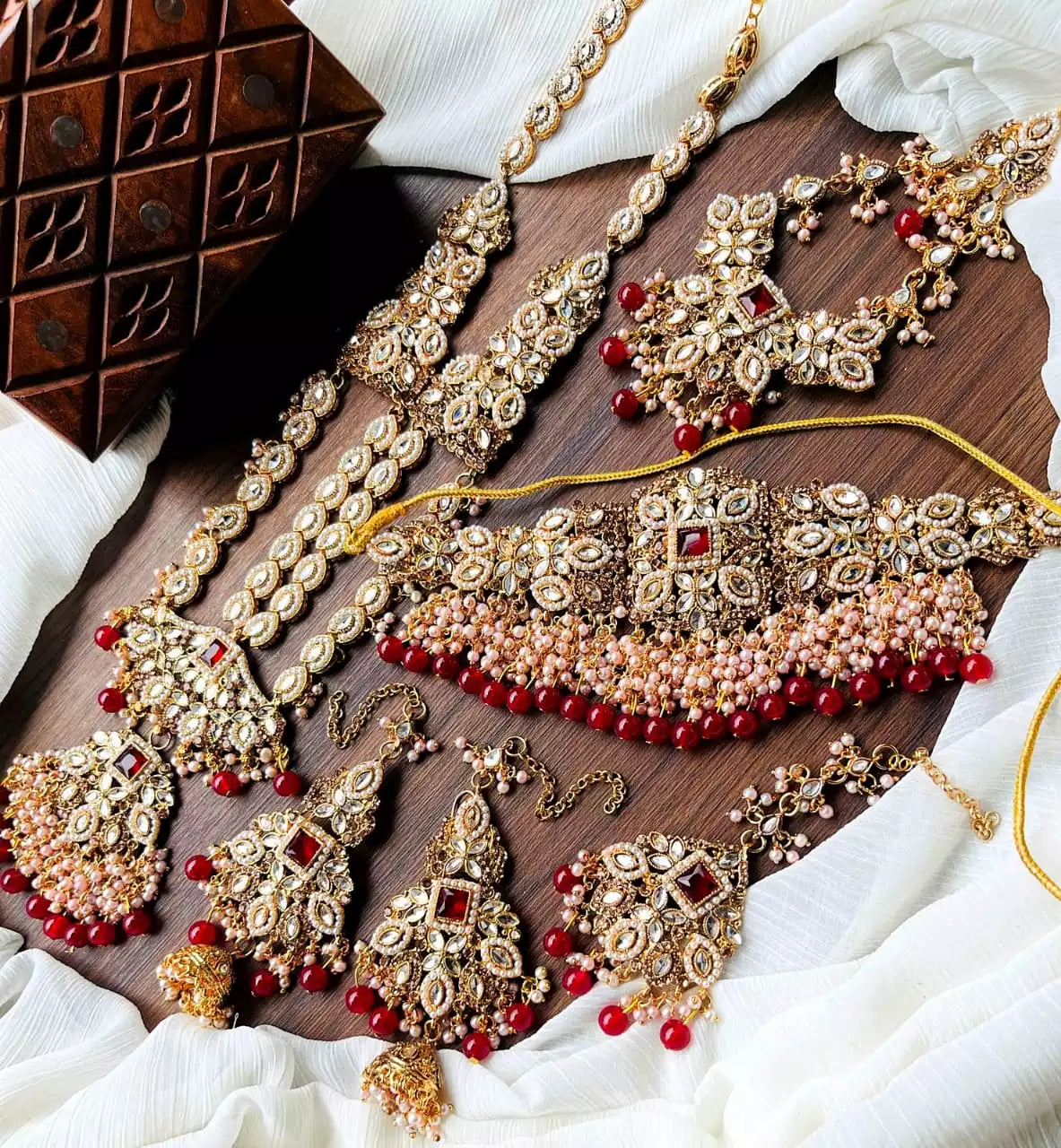 Double dholna bridal set with jhumar
