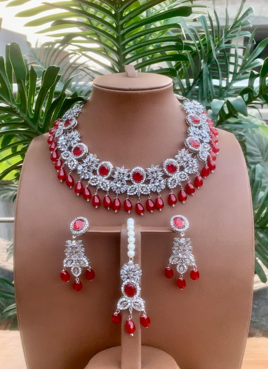 Zircon necklace set with teeka