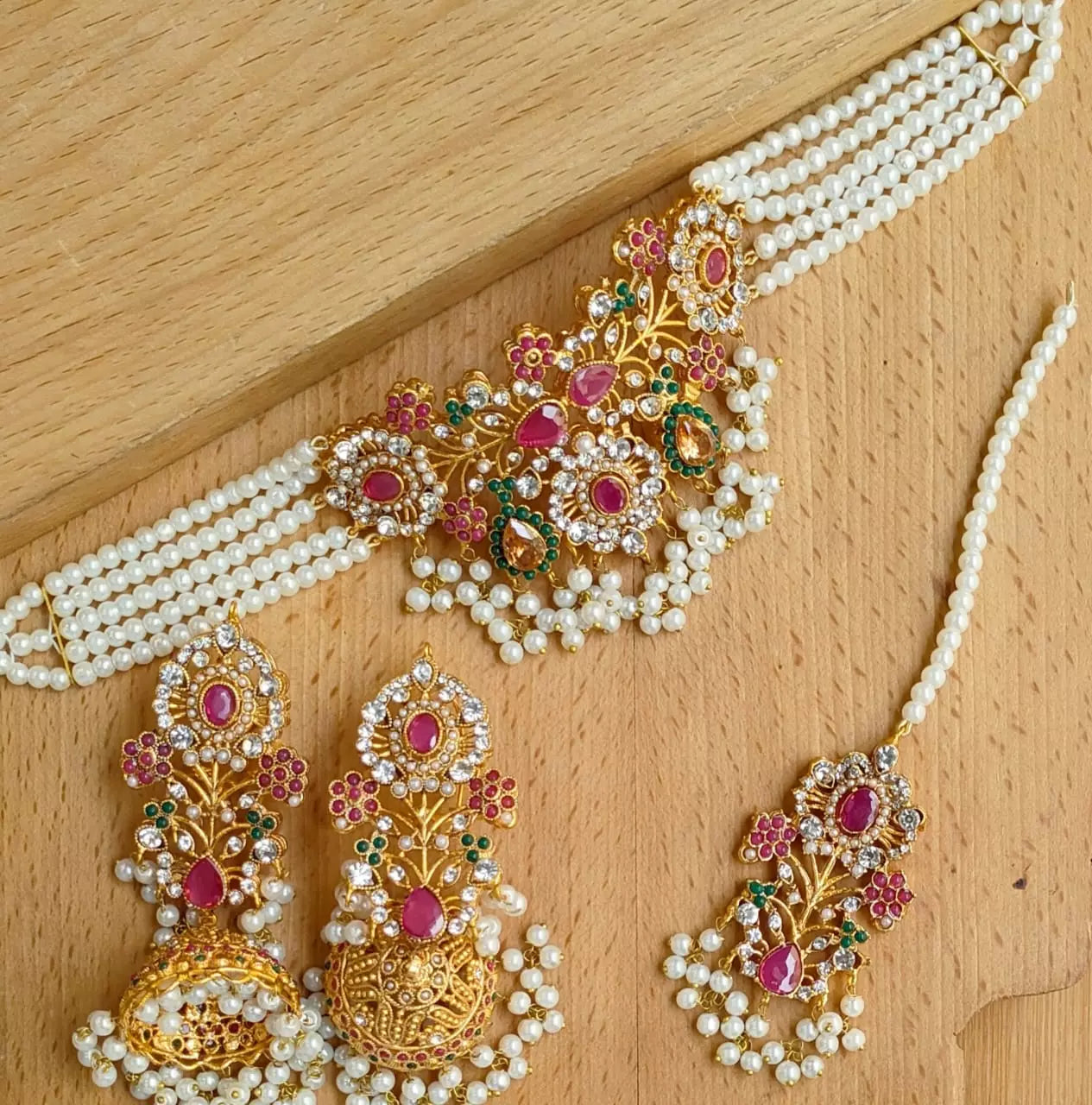 Noratan choker set with teeka
