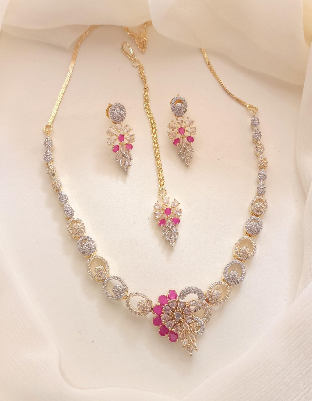 Indian necklace set with teeka