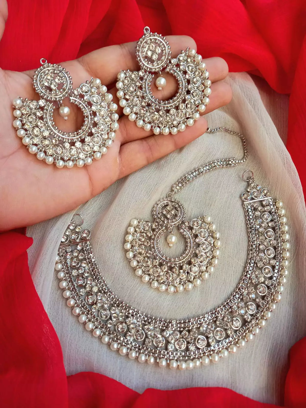 Manjoos big size earrings teeka set