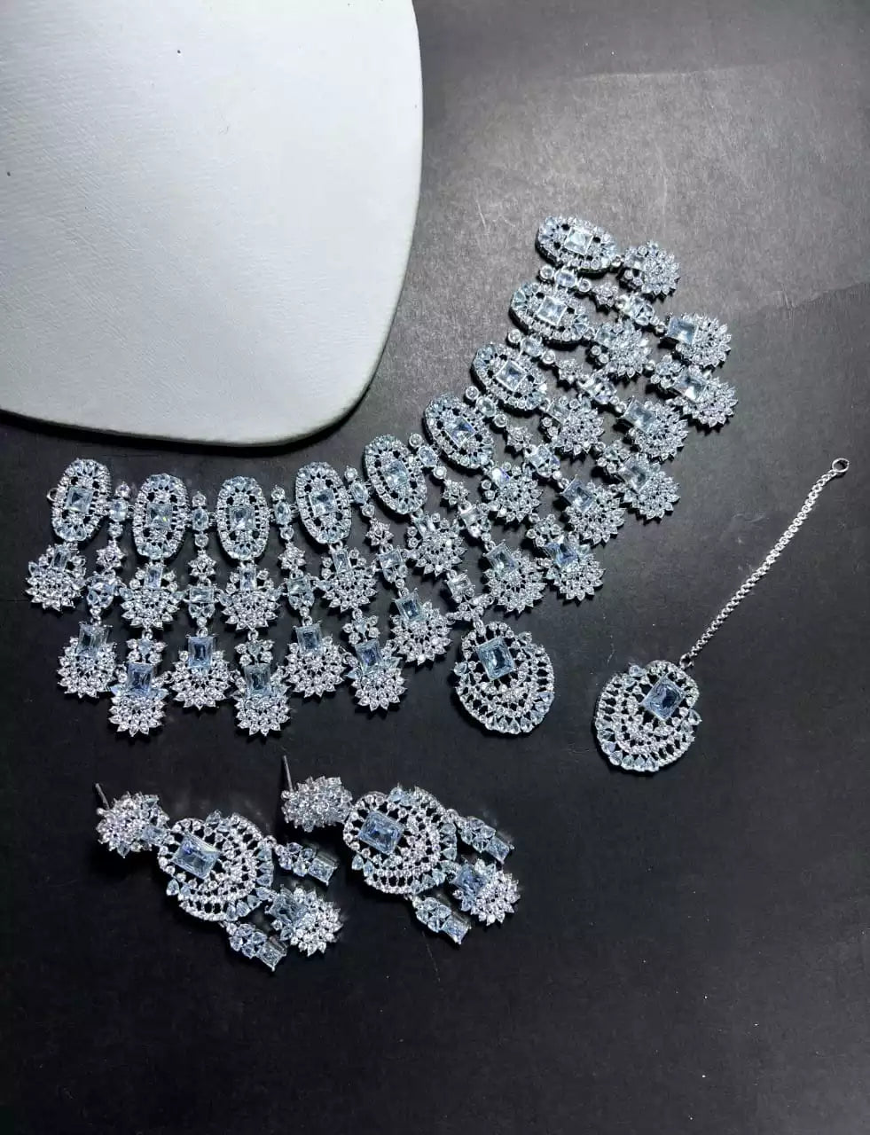 Kiara Advani bridal set with teeka