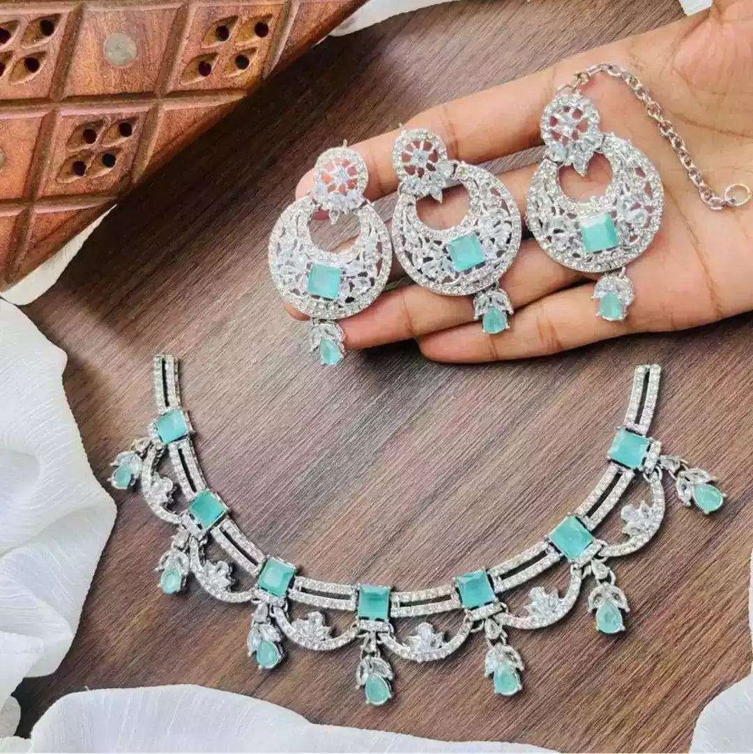 Zircon necklace set with teeka