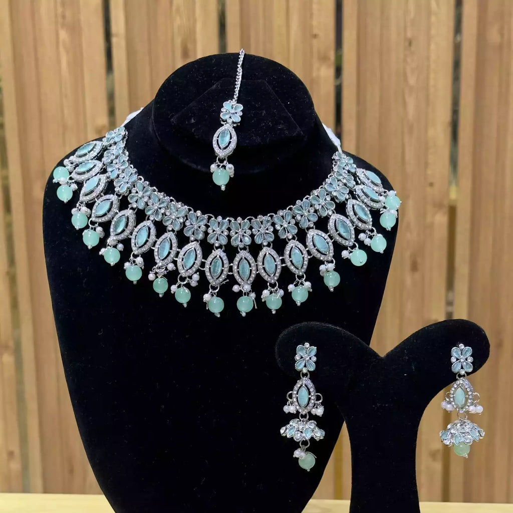 Zircon necklace set with teeka