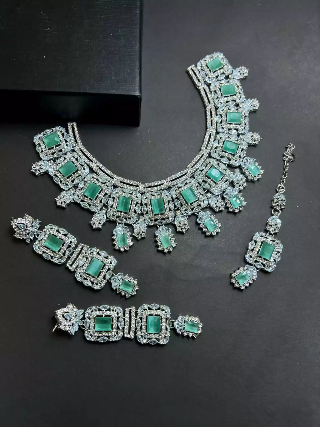 Zircon AD necklace set with teeka