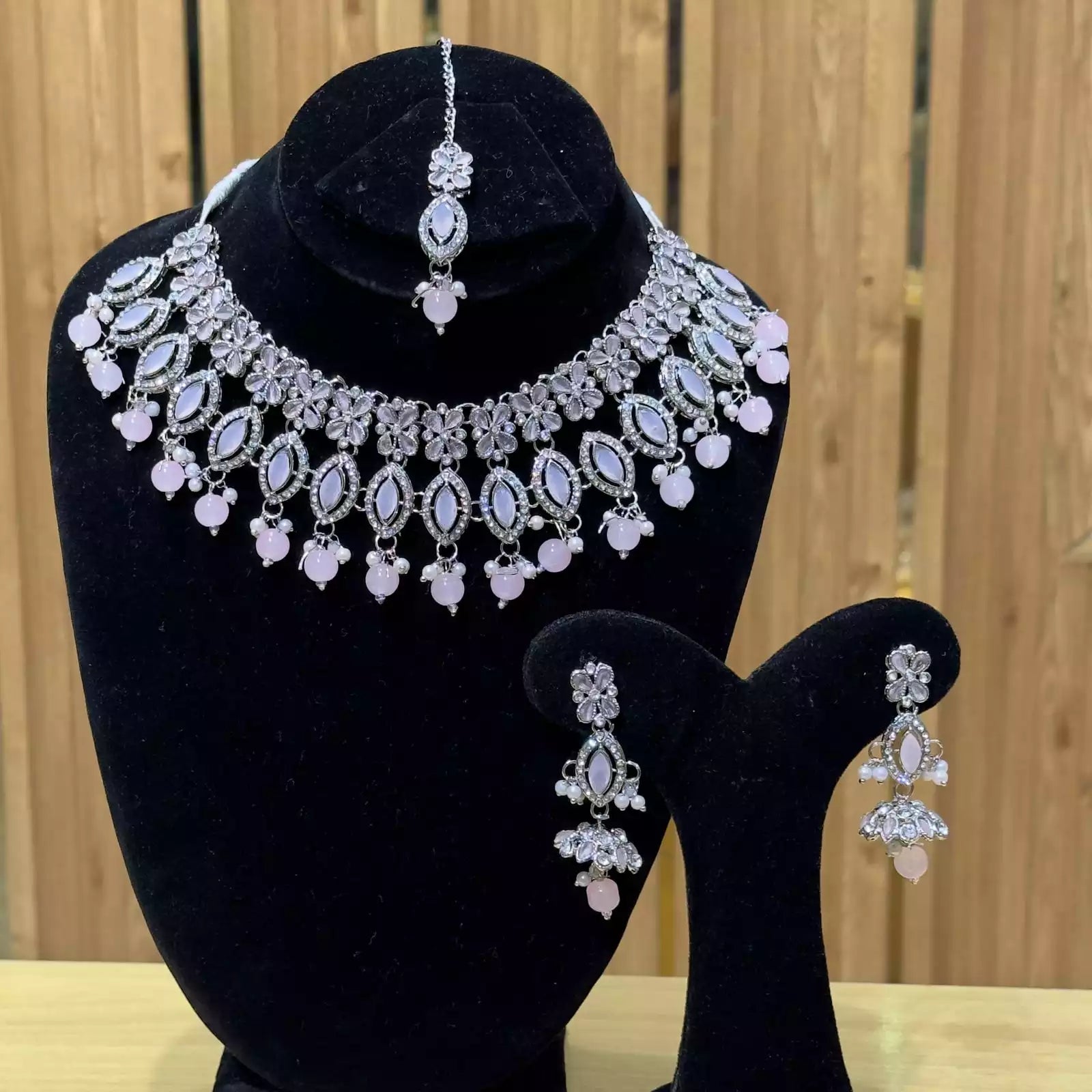 Zircon necklace set with teeka