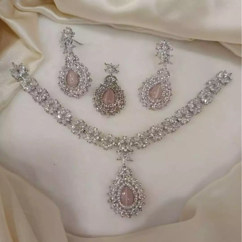 Zircon necklace set with teeka