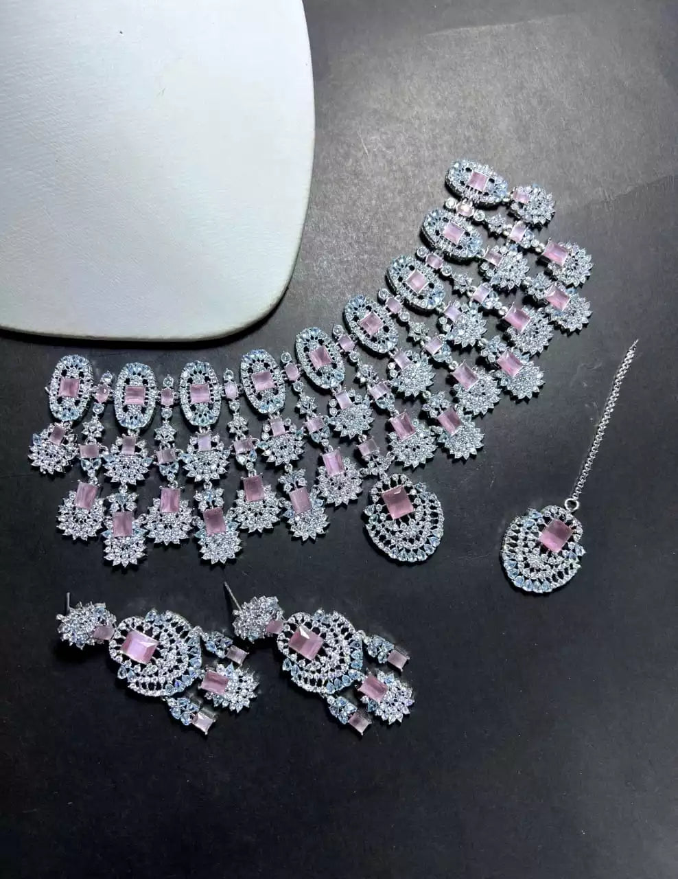 Kiara Advani bridal set with teeka